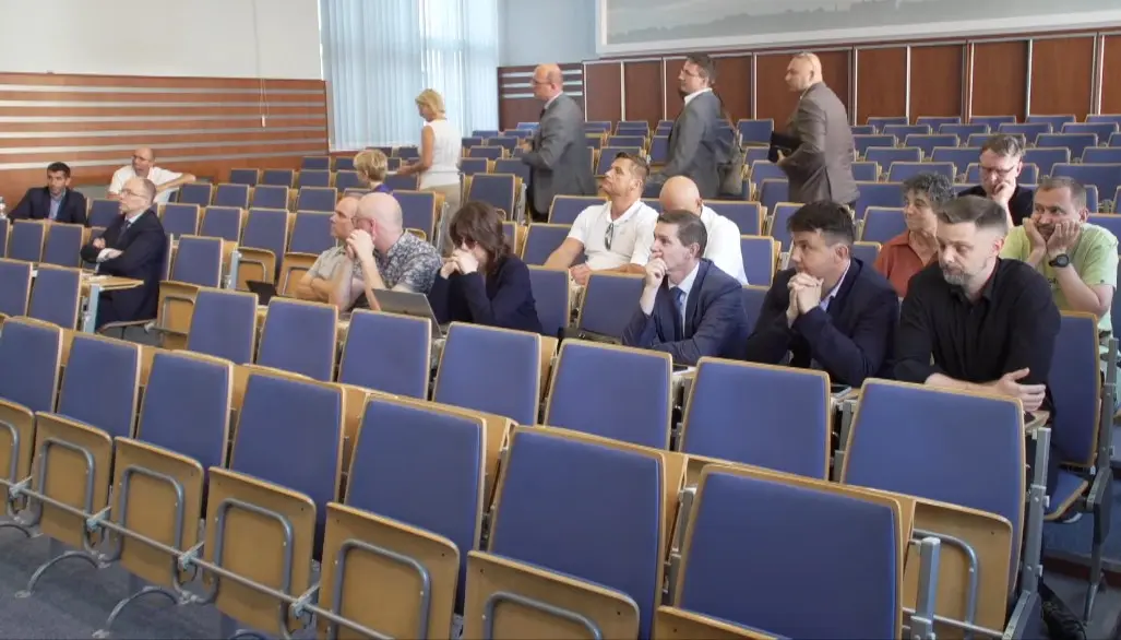 Burzliwa sesja o pieniądzach dla hokeja